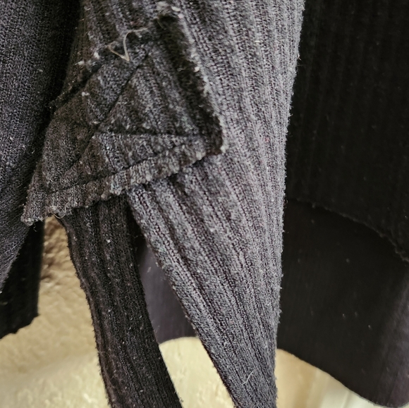 DUPLICATE - Urban Outfitters- Raw Edge Ribbed Sweater - Picture 3 of 6